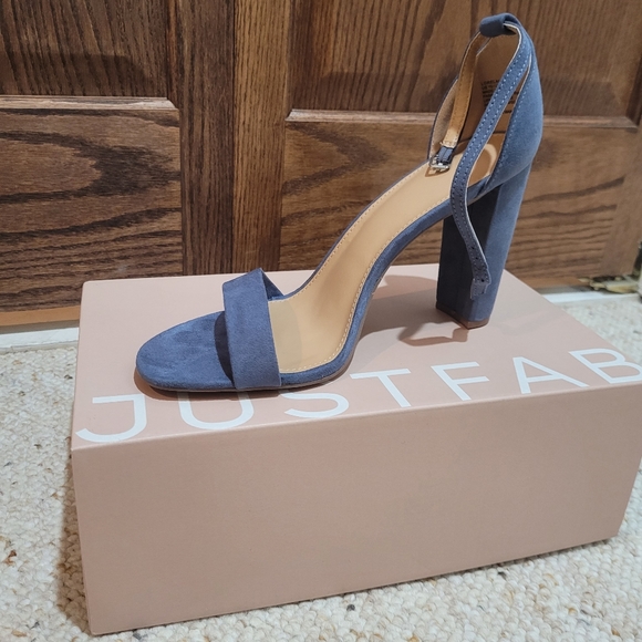 Lorelai Block Heeled Sandal  - Picture 3 of 3